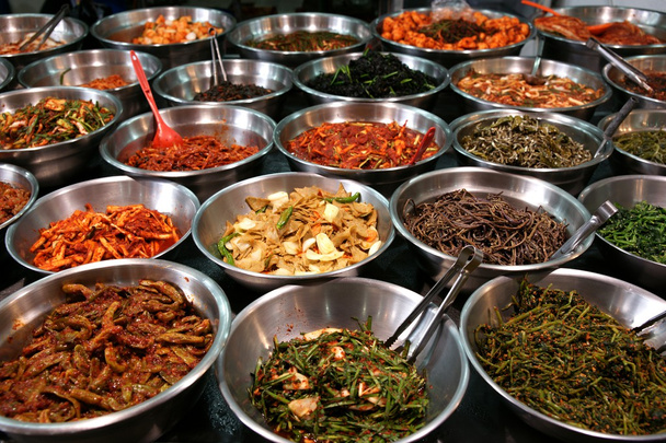 misky kimchi na trhu s potravinami korejské tradičními - Fotografie, Obrázek