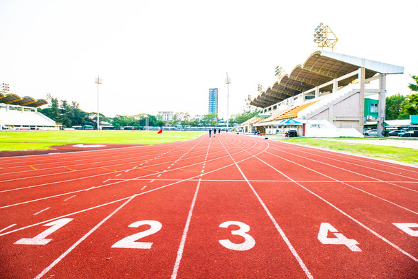 Numero di corsie in pista nello stadio atletico
 - Foto, immagini