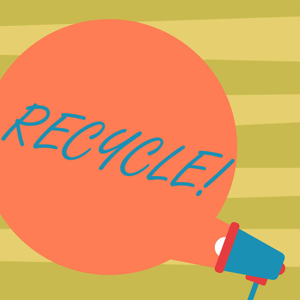 Signo de texto que muestra Reciclar. Foto conceptual Convertir residuos en material reutilizable Burbuja de voz en color redondo en blanco que sale del megáfono para anunciar
. - Foto, Imagen