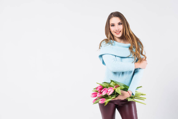 Beauty woman with bouquet of flowers isolated on white background - Foto, Bild