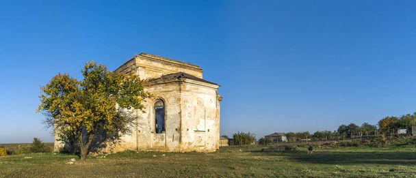 Заброшенная церковь в Каменке, Украина
 - Фото, изображение