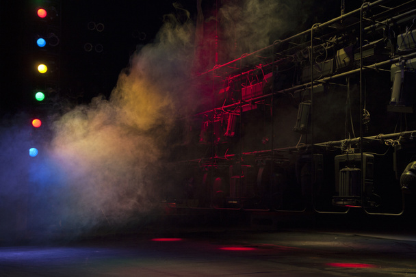 Театральный свет на сцене
 - Фото, изображение