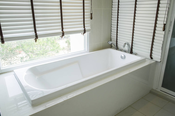 ванна белый керамический интерьер роскошь
 - Фото, изображение