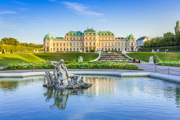 Kaunis näkymä kuuluisalle Schloss Belvederelle Wienissä, Itävallassa
 - Valokuva, kuva
