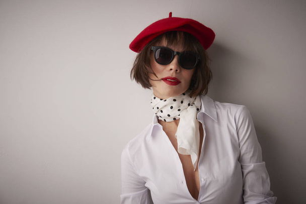 Portrait shot of fashionable woman wearing beret and sunglasses  - Фото, зображення