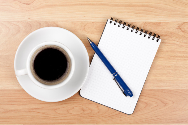 Espresso cup with blank notepad and pen - Foto, afbeelding