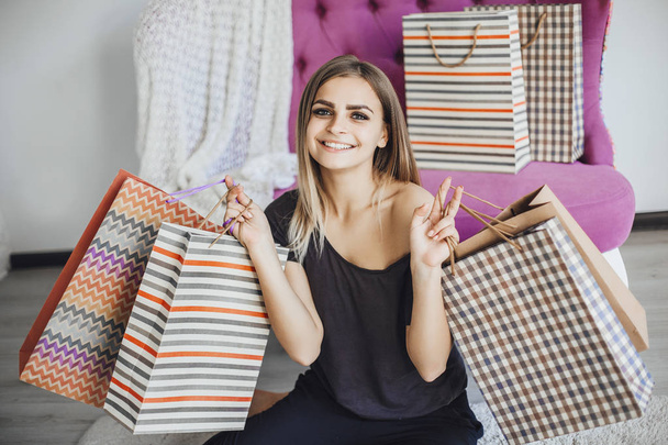 young beautiful woman with gift bags in hands, concept of online shopping - Foto, Imagem