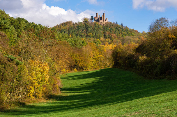 Kasteel ruïne Hanstein - middeleeuws kasteel in de buurt van Bornhagen, Duitsland - Foto, afbeelding