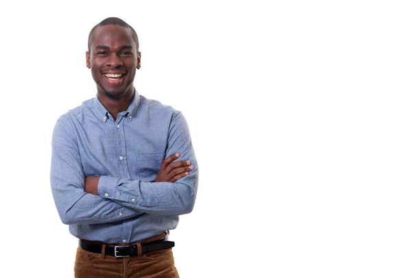 Porträt eines glücklichen jungen Geschäftsmannes, der vor isoliertem weißen Hintergrund lächelt - Foto, Bild