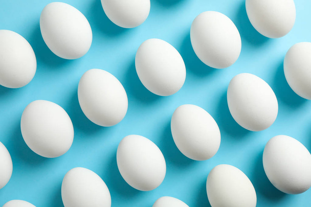 Flat lay composition with chicken eggs on color background, spac - Foto, Imagem