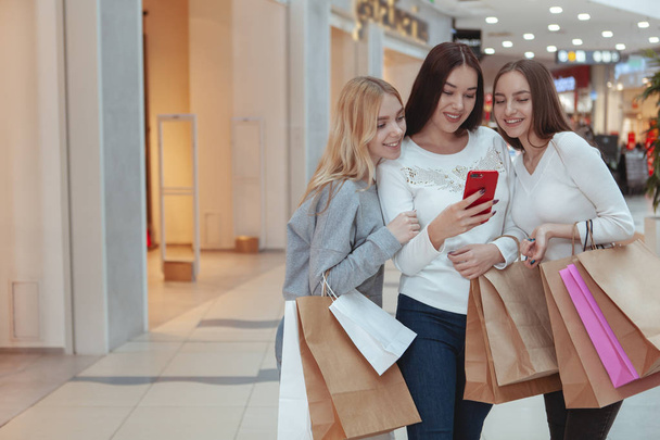 Young women enjoying shopping together at the mall - Zdjęcie, obraz