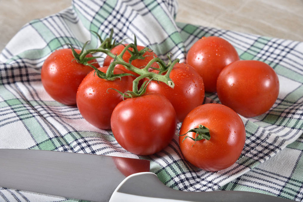Juicy ripe red tomatoes - Foto, Imagen