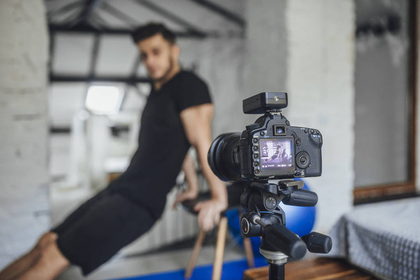 fitness blogger writing video for blog and telling basic rules during workout - Valokuva, kuva