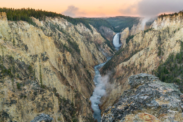 Yellowstone lagere falls - Foto, afbeelding