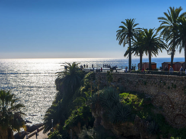 Balcon de Europa jest punkt widokowy, z którego widać w siedmiu mil od wybrzeża wokół nerja o resort w Andaluzji - Zdjęcie, obraz