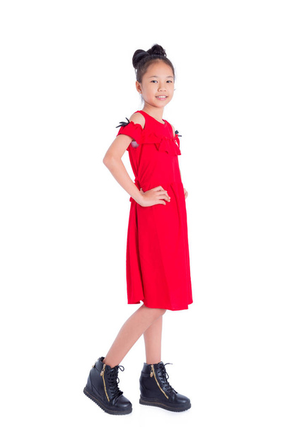 Täysi pituus teini-ikäinen aasialainen tyttö hymyilee yli valkoinen
  - Valokuva, kuva
