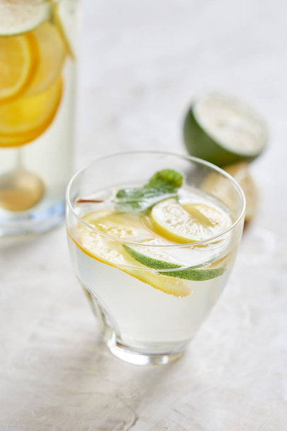 cocktail with lemon and mint - Fotografie, Obrázek