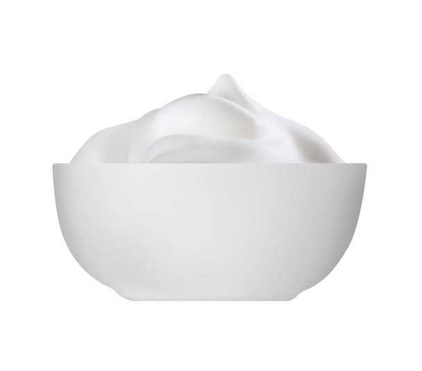 kleine weiße Tasse Milchcreme, isoliert, Seitenansicht - Foto, Bild