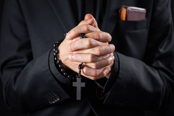 Christian person praying, low key image - Foto, Imagem