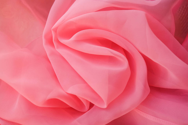 Pink georgette fabrics. The purple texture of the pleated fabric - Foto, Bild