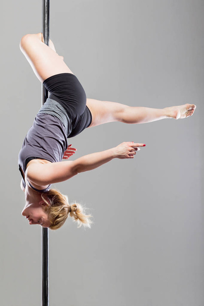 pole dance girl, pole fitness - Fotó, kép