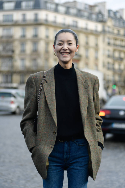Chinese model Liu Wen leaves after the Haider Ackermann fashion show during Paris Fashion Week Womenswear Fall/Winter 2019/2020 in Paris, France, 2 March 2019. - Fotografie, Obrázek