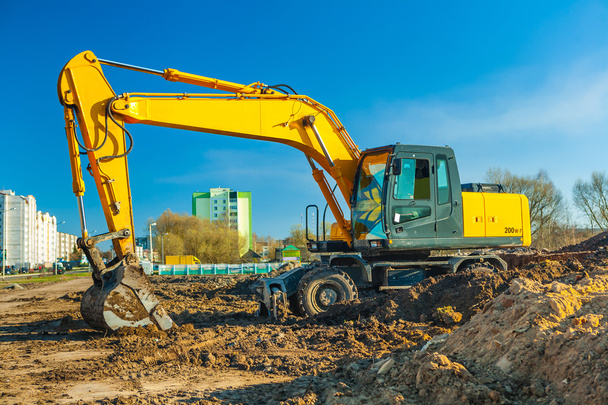 yellow excavator - Фото, изображение