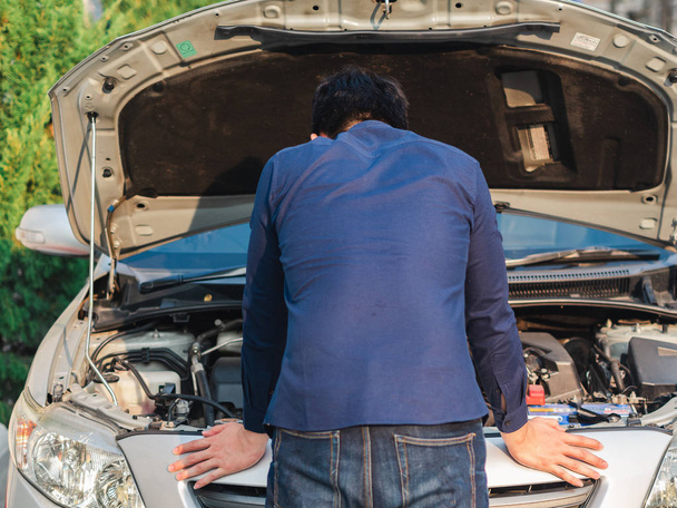 young man standing in front of broken car for checking the car - Φωτογραφία, εικόνα