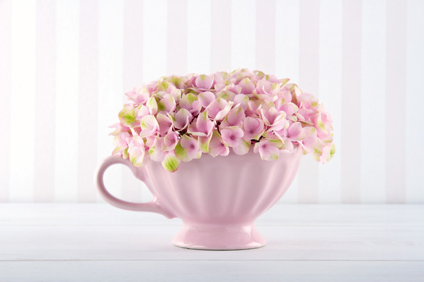 Винтажный фон с розовыми гортензиями
 - Фото, изображение