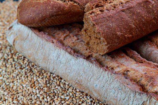 свежий греческий багет и пшеница
 - Фото, изображение