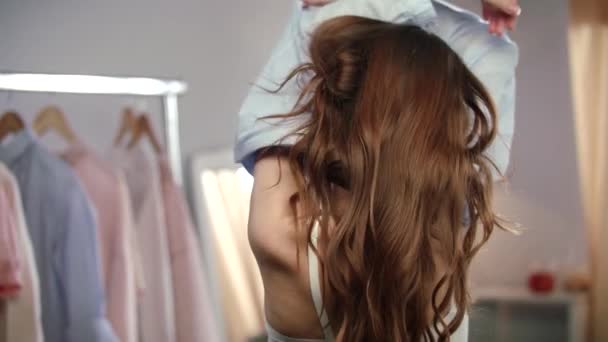 Brunette woman undress in wardrobe. Back view of sensual woman undressed at home - Video, Çekim