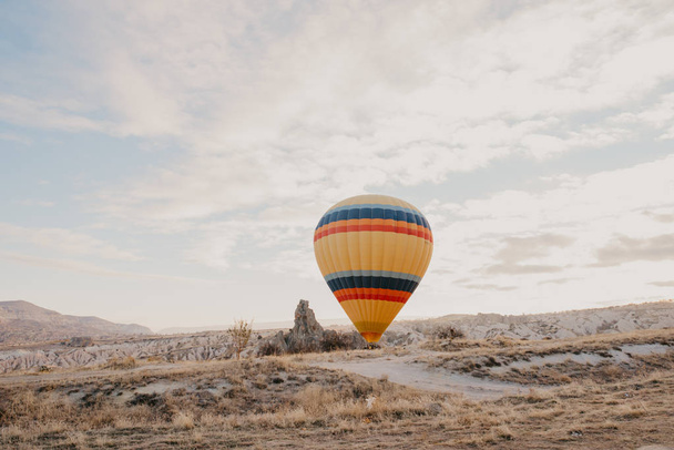 Balón vzlétnout nad zemí - Fotografie, Obrázek