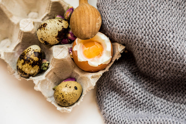 Egg boiled raw chicken egg quail egg tray wooden spoon breakfast white - Фото, изображение
