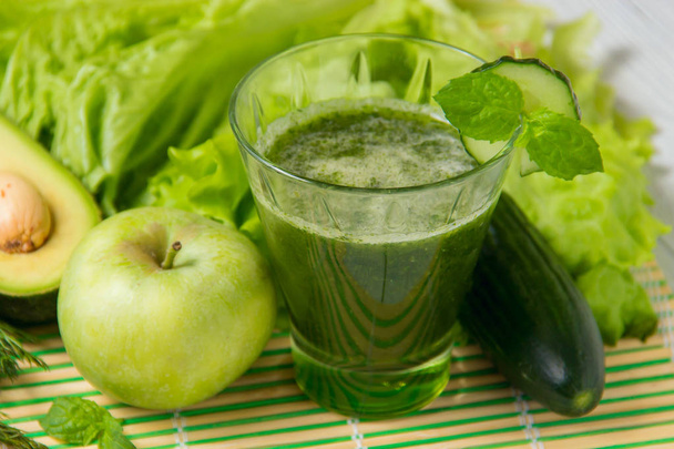 Healthy green smoothie with ingredients on wooden background - Φωτογραφία, εικόνα