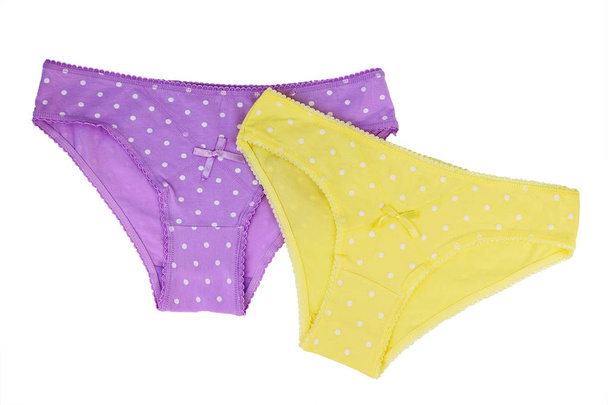 Жовті та фіолетові бавовняні жіночі труси ізольовані на білому тлі
. - Фото, зображення