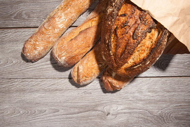 pão de trigo mourisco no saco de papel
 - Foto, Imagem