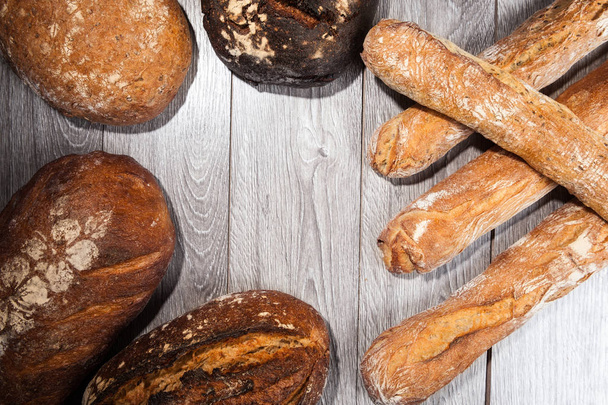 různé typy chleba na dřevo - Fotografie, Obrázek