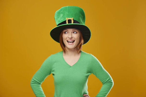 Screaming woman with leprechaun's hat looking at copy space - Photo, Image