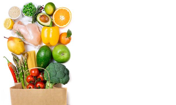 健康食品の背景。健康食品用紙袋肉、果物します。, - 写真・画像