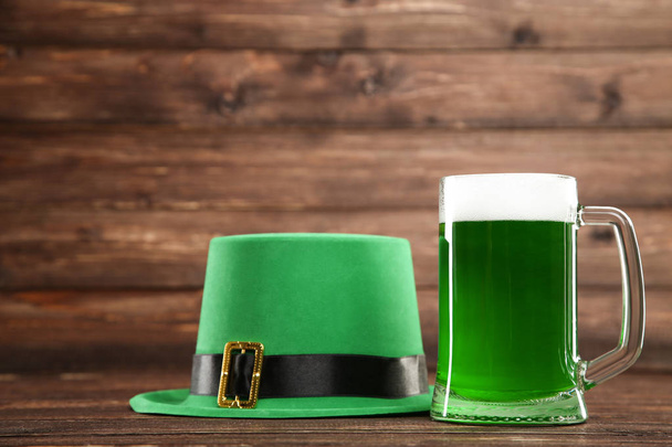 St. Patrick's Day. Green beer in mug with hat on wooden backgrou - Fotografie, Obrázek
