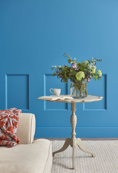 angolo soggiorno di lusso e dettagli blu sfondo, arredamento concetto decorativo
.  - Foto, immagini