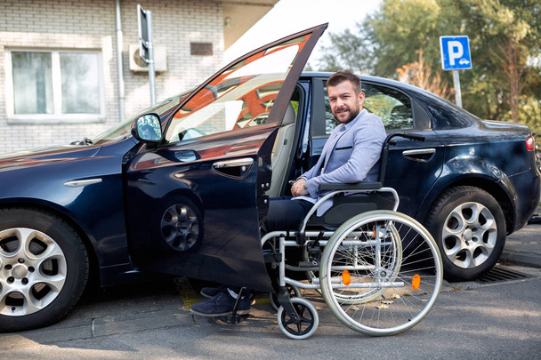 Handicapped young man reaching for his car - Φωτογραφία, εικόνα