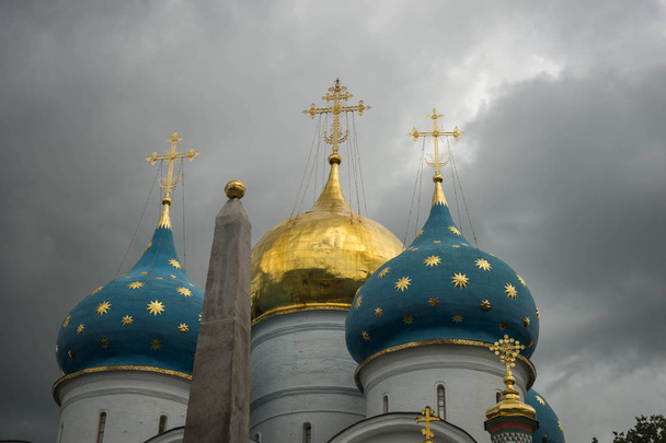 Domes of churches in Trinity Lavra of St. Sergius Monastery in S - Φωτογραφία, εικόνα