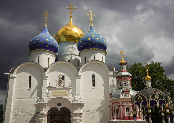 Domes of churches in Trinity Lavra of St. Sergius Monastery in S - Fotoğraf, Görsel