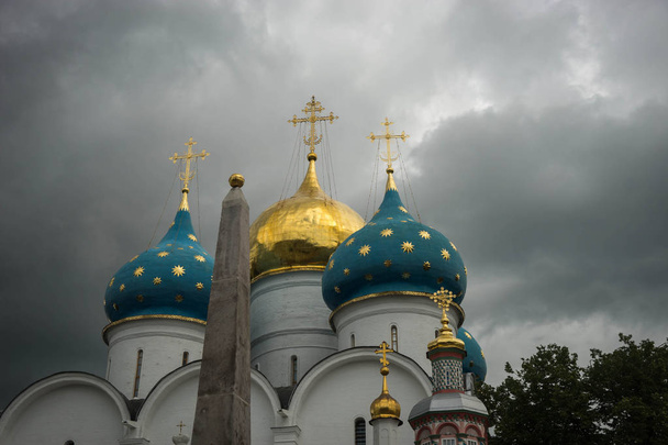 Domes of churches in Trinity Lavra of St. Sergius Monastery in S - Fotoğraf, Görsel