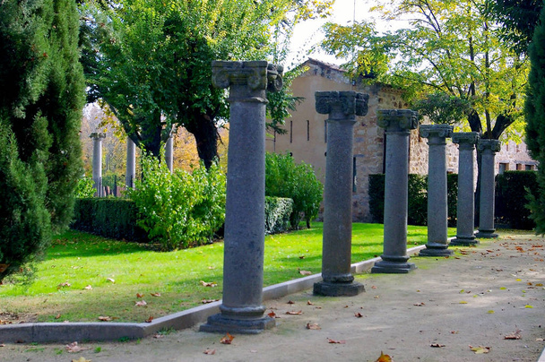 Columnas romanas en la ciudad de Zamora, Castilla y Len. España. Europa
 - Foto, Imagen