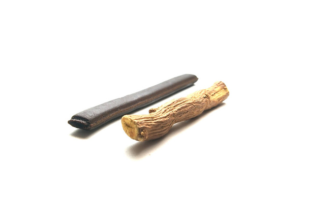 Ramo de raiz do tronco de alcaçuz comestível e artificial
 - Foto, Imagem