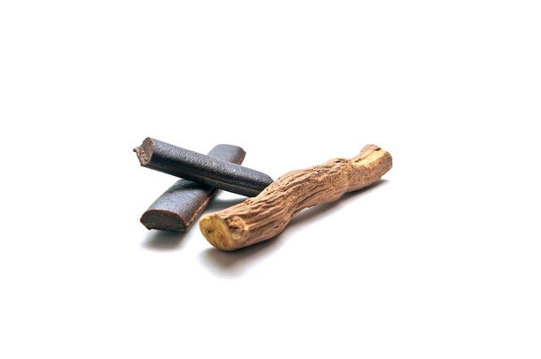 Syötävän ja keinotekoisen lakritsin rungon juuriosa
 - Valokuva, kuva