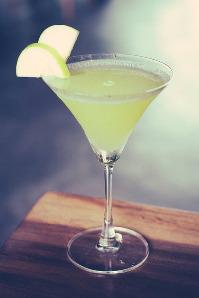 Apple Martini Rum, vodka, triple sec, fresh apple - Foto, immagini