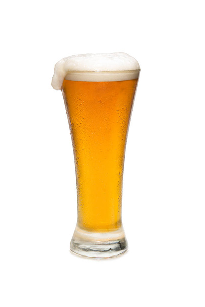 Bier im Pils-Glas mit Schaumstoffverdeck - Foto, Bild